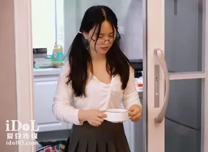 Cô con gái về quê ăn tết bị bố dượng địt vì càng lớn càng ngon
