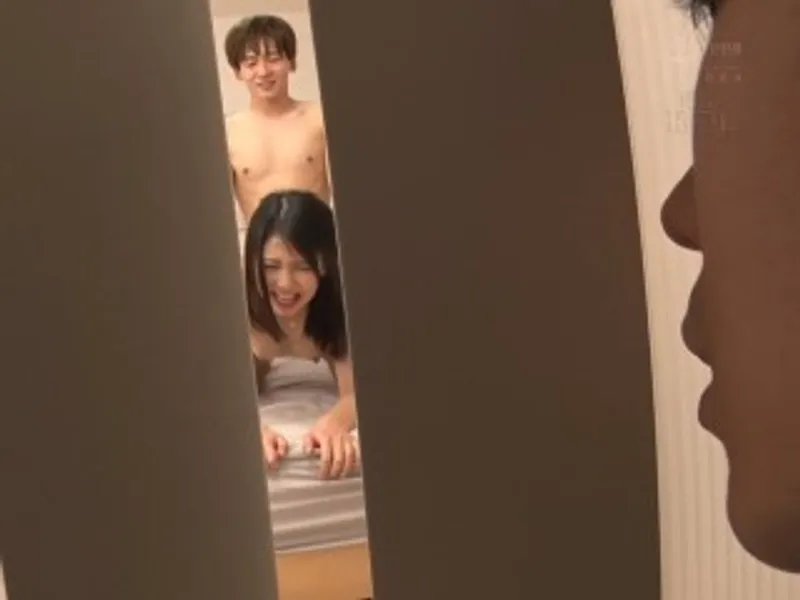 Thanh niên đang vụng trộm với chị nhà đối diện thì anh anh xã về...