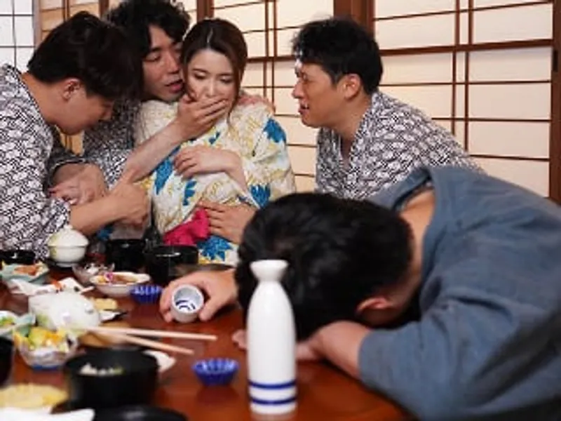 đưa người vợ đi suối nước nóng, ông xã không biết vợ yêu bị người khác trả bài sấp mặt