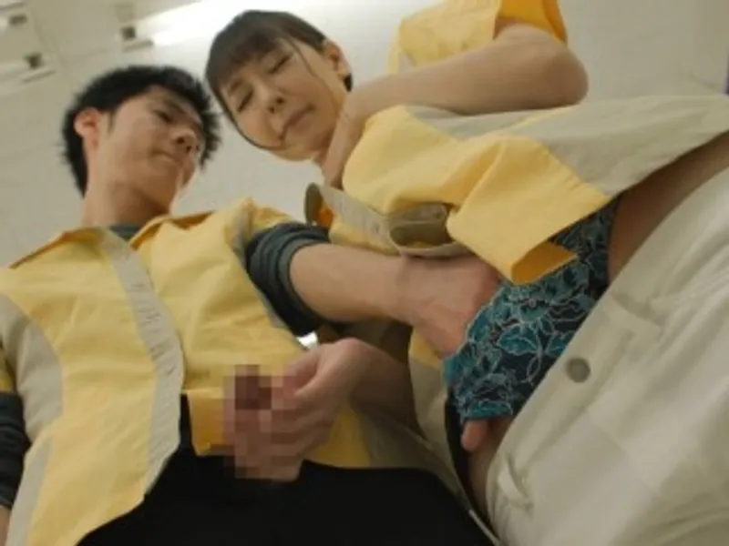 điên cuồng nắc nữ đồng nghiệp dam dang trong siêu thị mini