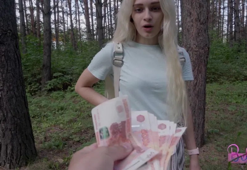 Dùng tiền gạ địt ghệ hám tiền ngay trong rừng vắng vẻ